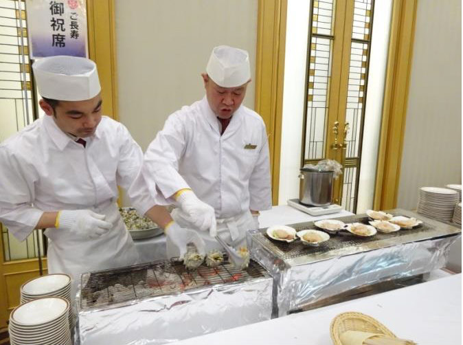 海鮮焼き！ホタテにサザエ・・・ほかにもいろいろ