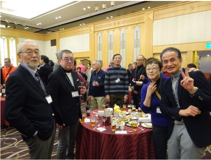 楽しいね！もっと食べて、もっと飲んで