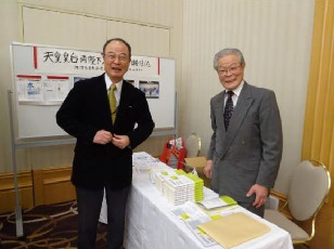 出展した橋本さんと常盤さん