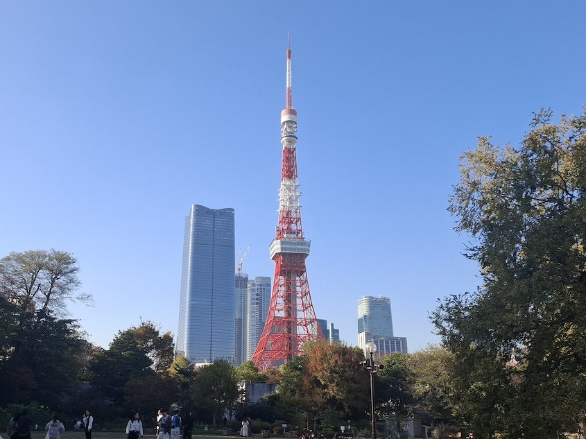 東京タワーと麻布台ヒルズ